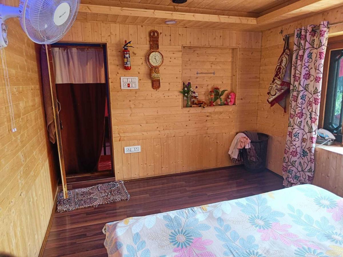 Oyo Home Muzamil Homestay 굴마르그 외부 사진